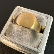 Load image into Gallery viewer, 18k Gold Antique Blank Signet Ring Small
