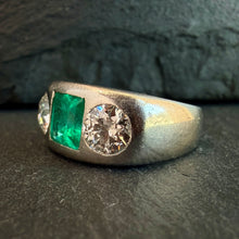 Load image into Gallery viewer, Emerald and Diamond Ring