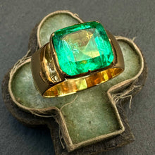 Load image into Gallery viewer, Bespoke Antique Colombian Emerald Ring