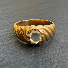 Load image into Gallery viewer, Diamond Score Shank Ring