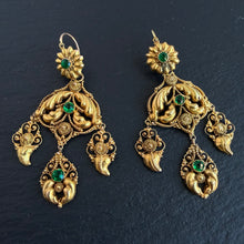 Load image into Gallery viewer, Emerald Paste Earrings