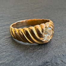 Load image into Gallery viewer, Diamond Score Shank Ring