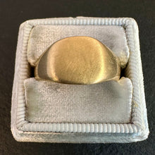 Load image into Gallery viewer, 18k Gold Antique Blank Signet Ring Small