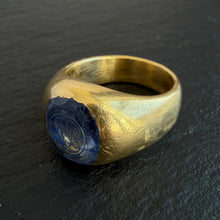 Load image into Gallery viewer, Sapphire Intaglio Ring