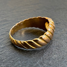 Load image into Gallery viewer, Diamond Score Shank Ring