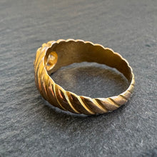 Load image into Gallery viewer, Diamond Score Shank Ring