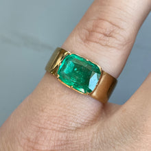Load image into Gallery viewer, Bespoke Emerald Ring
