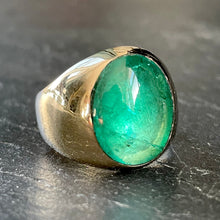 Load image into Gallery viewer, Colombian Emerald Signet Ring