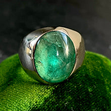 Load image into Gallery viewer, Colombian Emerald Signet Ring