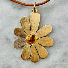 Load image into Gallery viewer, Bespoke Gold Flower Necklace
