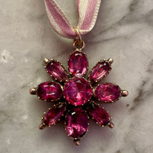 Load image into Gallery viewer, Rock Crystal Flower Pendant