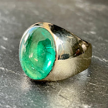 Load image into Gallery viewer, Colombian Emerald Signet Ring