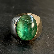 Load image into Gallery viewer, Colombian Emerald Signet Ring