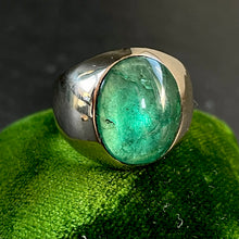 Load image into Gallery viewer, Colombian Emerald Signet Ring