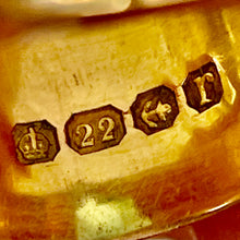 Load image into Gallery viewer, Bespoke Antique Colombian Emerald Ring