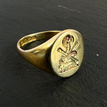 Load image into Gallery viewer, 18k Gold Cobra Signet Ring
