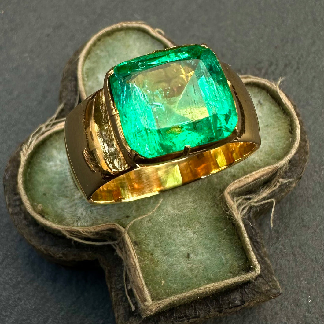 Bespoke Antique Colombian Emerald Ring