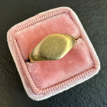 Load image into Gallery viewer, 18k Gold Antique Oblong Signet Ring
