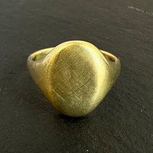 Load image into Gallery viewer, 18k Gold Signet Ring
