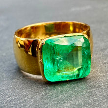 Load image into Gallery viewer, Bespoke Antique Colombian Emerald Ring
