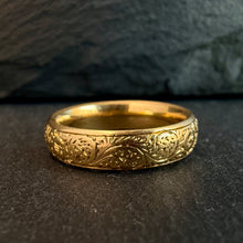 Load image into Gallery viewer, Engraved 18k Gold Antique Band

