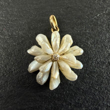 Load image into Gallery viewer, Pearl Flower Pendant
