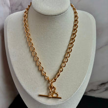 Load image into Gallery viewer, 15k Gold Heavy Wide Curb Link Chain
