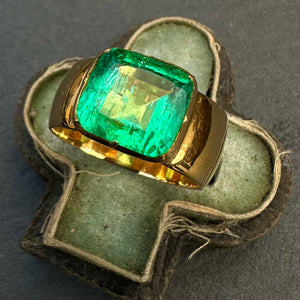 Bespoke Antique Colombian Emerald Ring