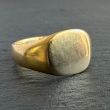 Load image into Gallery viewer, 18k Gold Antique Blank Signet Ring Small
