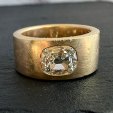 Load image into Gallery viewer, ROCKS Bespoke 1.18ct OMC Diamond Ring
