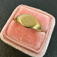 Load image into Gallery viewer, 18k Gold Antique Oblong Signet Ring
