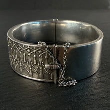 Load image into Gallery viewer, Silver Tassel Bangle
