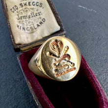 Load image into Gallery viewer, 18k Gold Cobra Signet Ring
