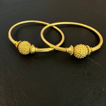 Load image into Gallery viewer, 22k Gold Bangle Set

