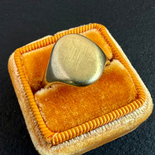 Load image into Gallery viewer, 18k Gold Signet Ring
