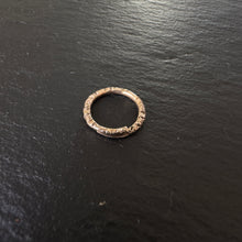 Load image into Gallery viewer, 9k Gold Split Ring 12
