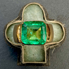 Load image into Gallery viewer, Bespoke Antique Colombian Emerald Ring
