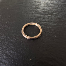 Load image into Gallery viewer, 9k Gold Split Ring 8
