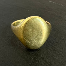 Load image into Gallery viewer, 18k Gold Signet Ring
