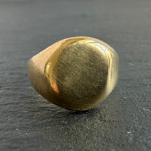 Load image into Gallery viewer, 18k Gold Antique Blank Signet Ring Oval
