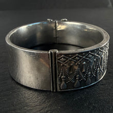 Load image into Gallery viewer, Silver Tassel Bangle
