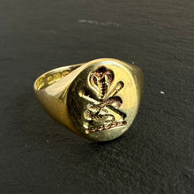 Load image into Gallery viewer, 18k Gold Cobra Signet Ring
