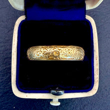 Load image into Gallery viewer, Engraved 18k Gold Antique Band
