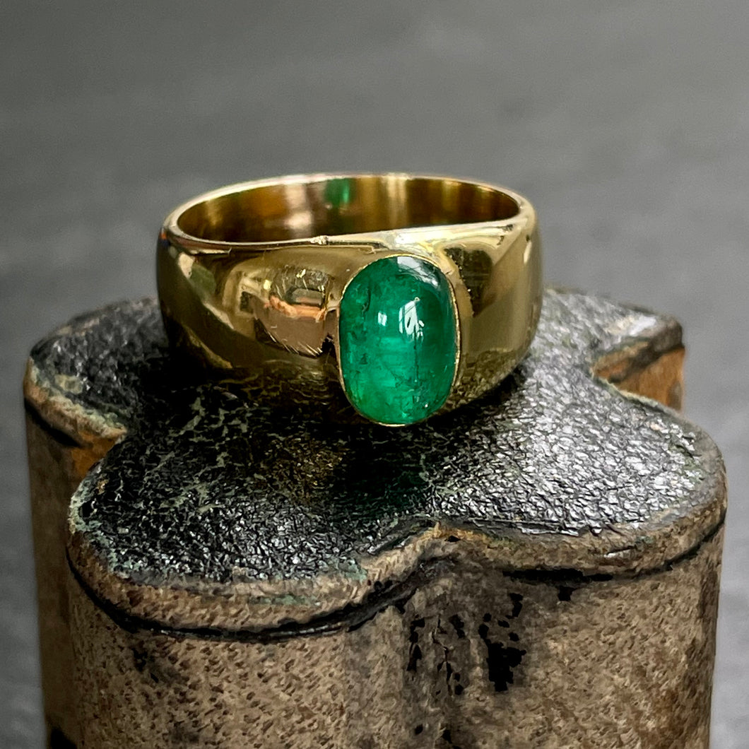 Emerald Cabochon Ring