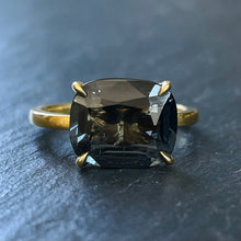 Load image into Gallery viewer, Bespoke Grey Spinel Ring
