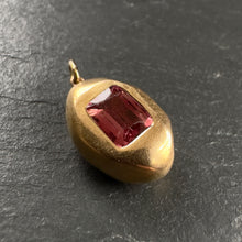Load image into Gallery viewer, 20k Gold Sapphire Pendant 9
