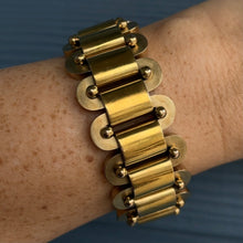 Load image into Gallery viewer, Heavy Gold Link Bracelet

