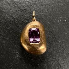 Load image into Gallery viewer, 20k Gold Sapphire Pendant 15
